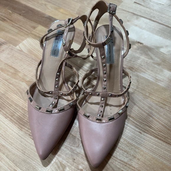 I.N.C. International Concepts Carma Pointed Toe Studded Kitten Heel Pumps - Picture 2 of 4